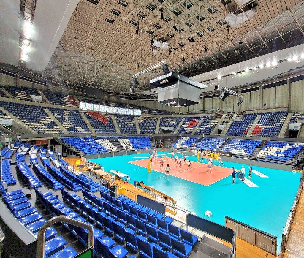 Las jugadoras del Haris echarán de menos el apoyo de la grada del Santiago Martín en la Supercopa./ Twitter Haris.