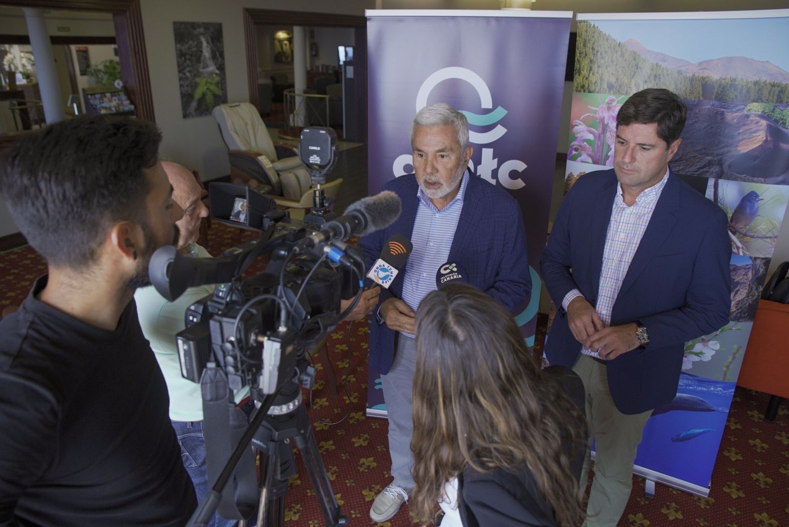El presidente de la AMTC, José Miguel Rodríguez Fraga, y Emilio Navarro, alcalde de Santiago del Teide./