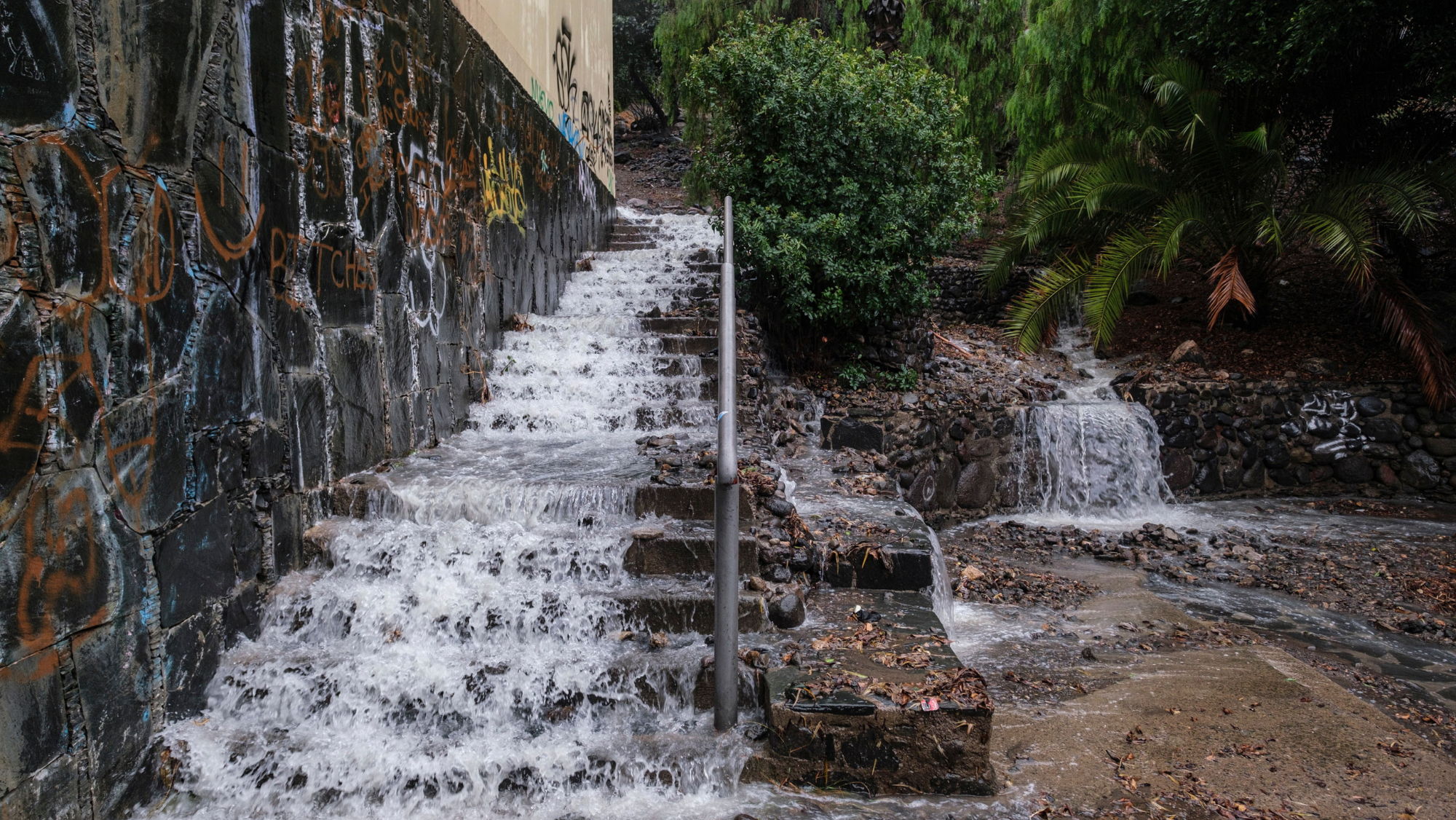 La Dana que afecta a Canarias ha provocado incidencias en el tendido eléctrico. / EFE - ARCHIVO