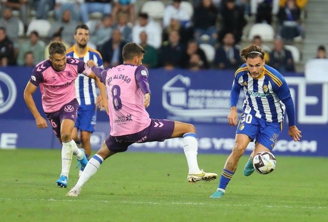 Javi Alonso volvió a saltar al terreno de juego en Ponferrada tras superar una grave lesión que le apartó del fútbol más de un año./ CDT.