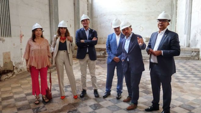 Rodríguez en su visita a las obras del Templo Masónico. / Ayuntamiento de Santa Cruz de Tenerife 