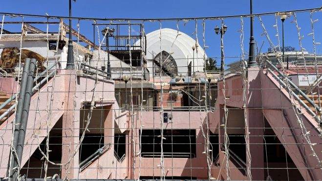 Imagen de parte del Centro Comercial Metro precintado, con el Centro Ecuménico al fondo, en San Bartolomé de Tirajana. / Atlántico Hoy Imagen de parte del Centro Comercial Metro precintado, con el Centro Ecuménico al fondo, en San Bartolomé de Tirajana. / Atlántico Hoy
