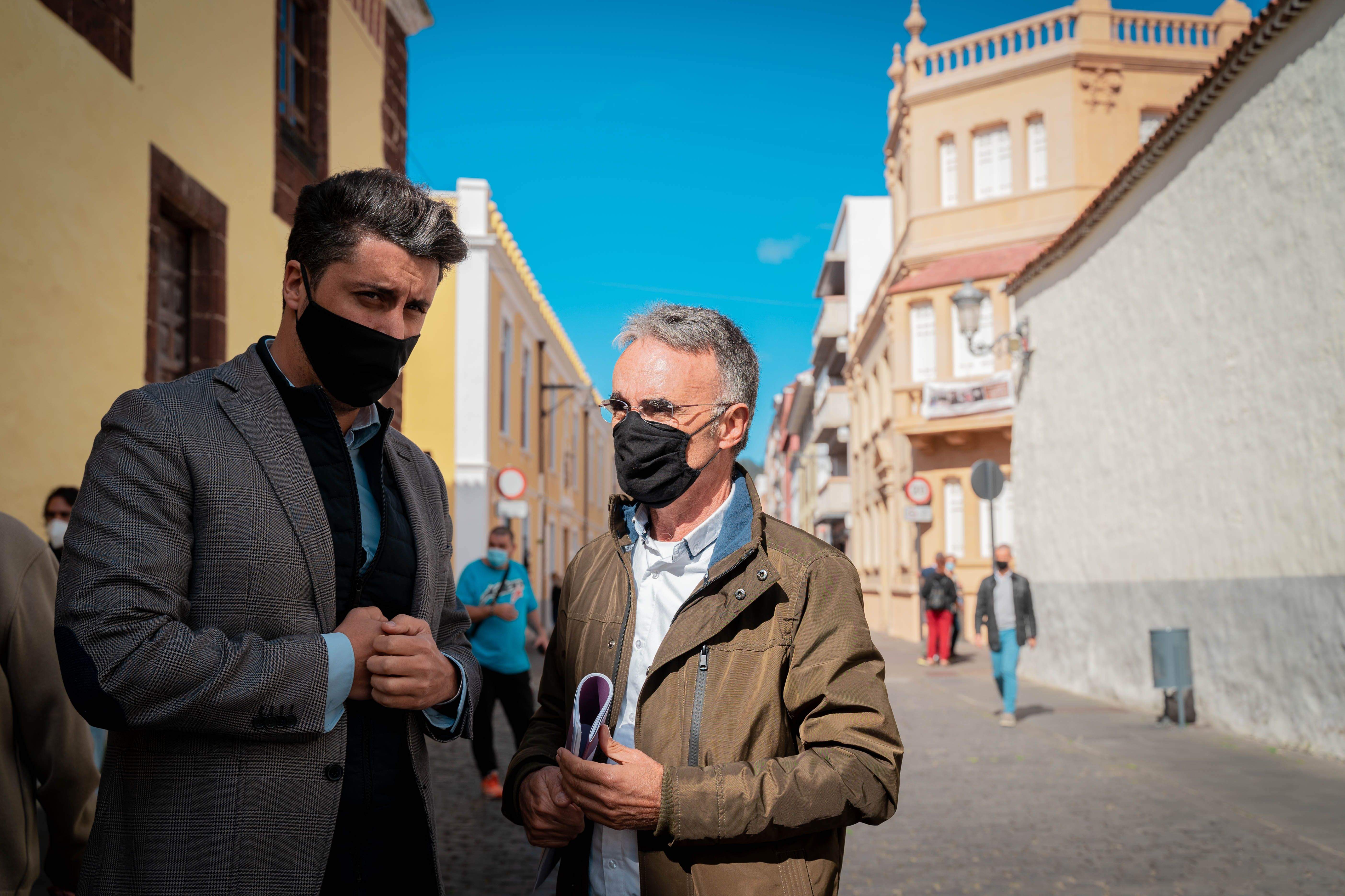 Luis Yeray Gutiérrez y José Luis Hernández (proyecto piloto renovables)./ Archivo