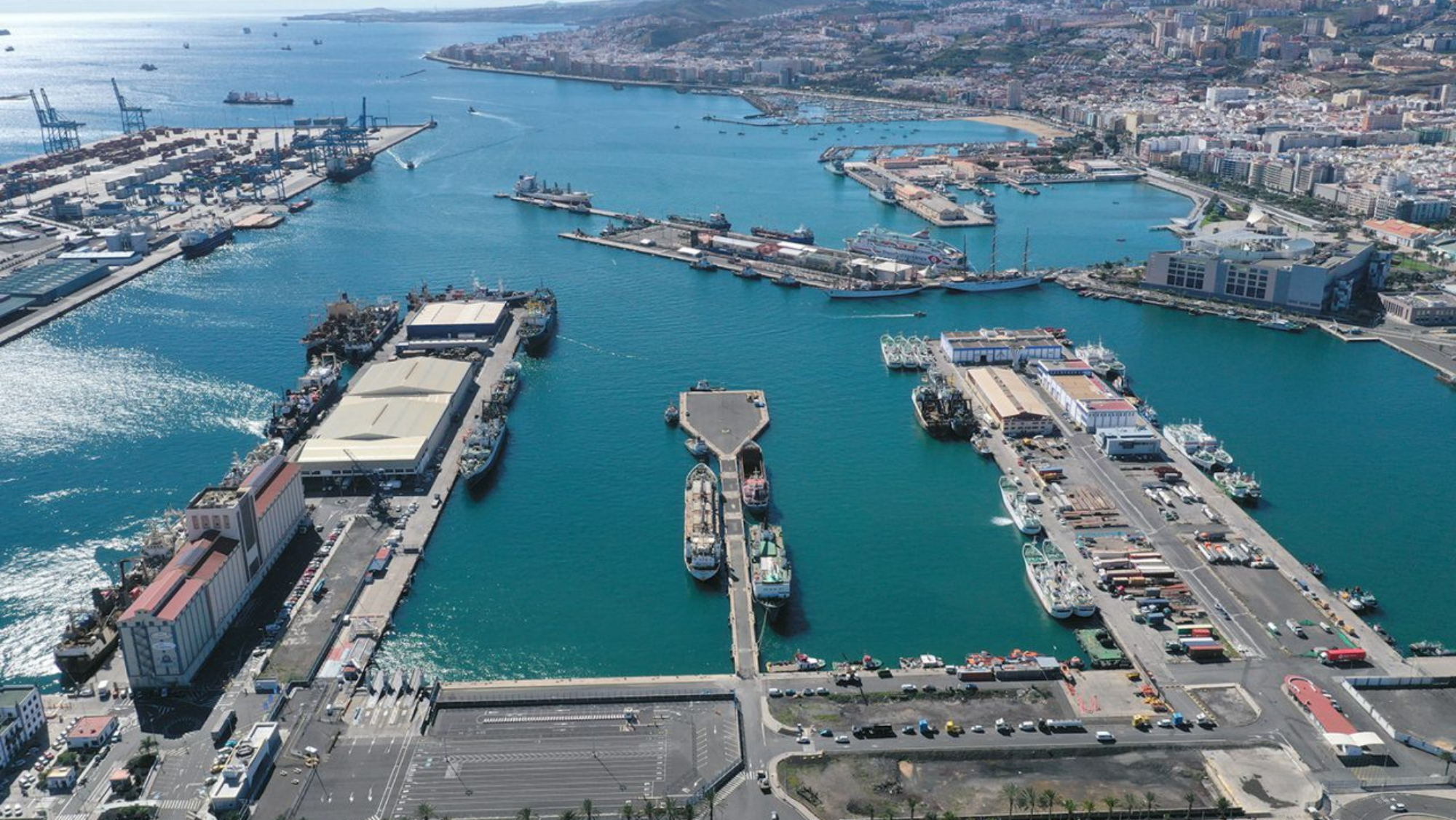 Imagen aérea del pantalán Fransari, la empresa de Francisco Santana Rivero.  / Autoridad Portuaria de Las Palmas