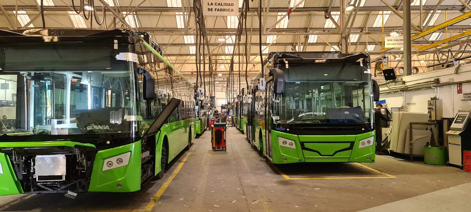 Nuevas guaguas híbridas de Titsa./ Cedida