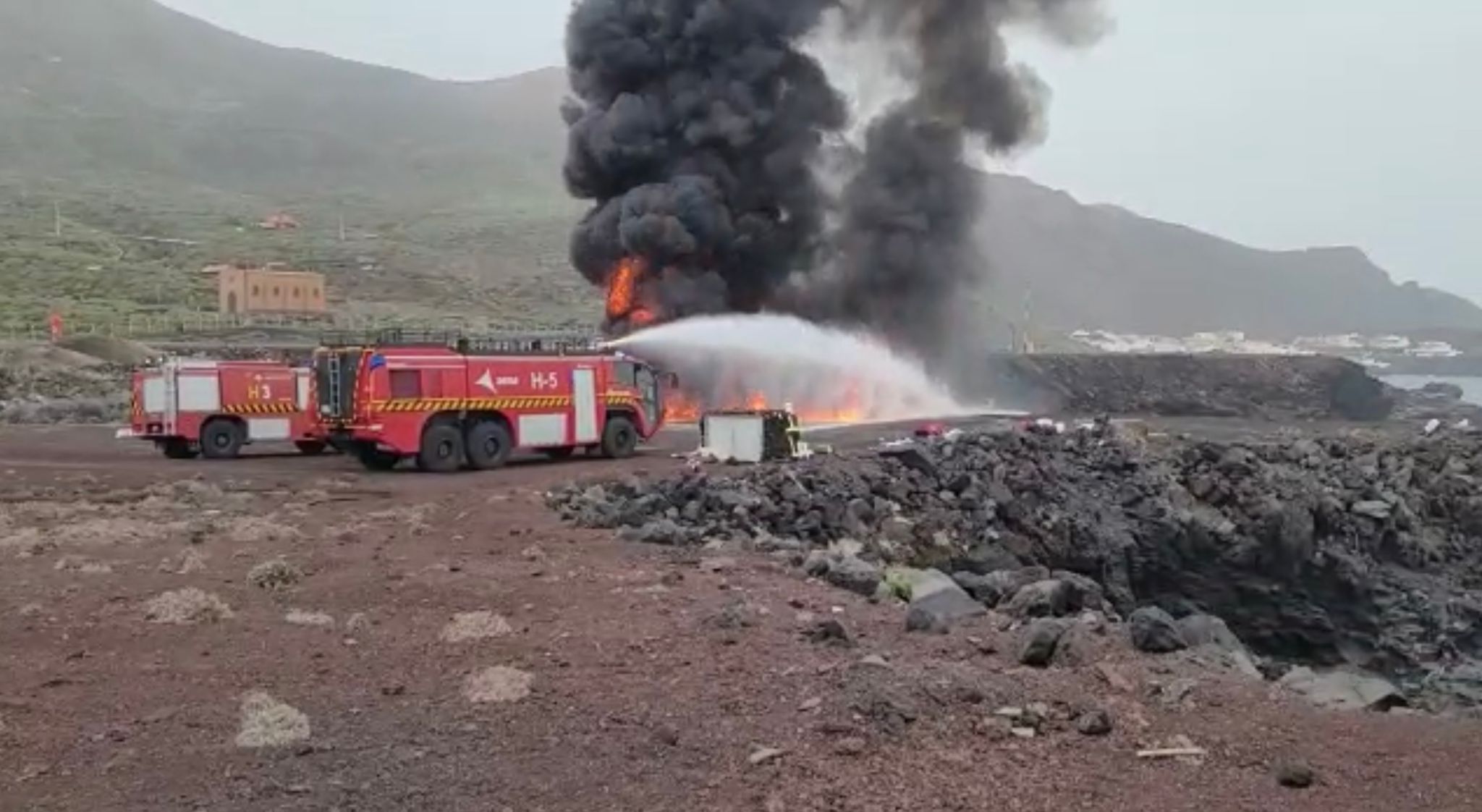 Imagen del simulacro general de accidente aéreo en el Aeropuerto de El Hierro. / Cedida Lena 