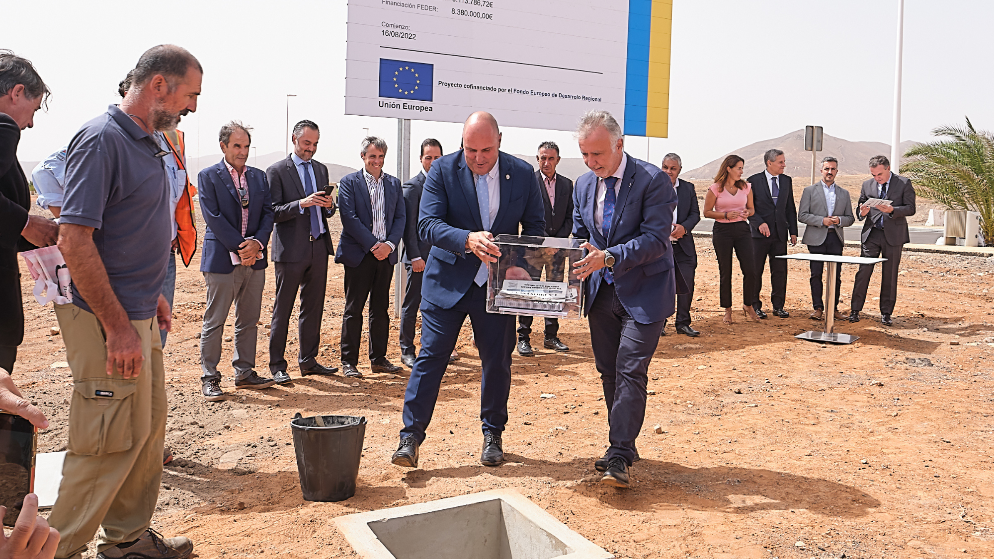 Esta semana se colocó la primera piedra del estratopuerto de Fuerteventura.  / EFE