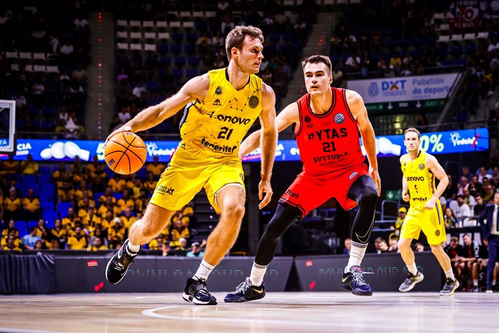El CB Canarias se estrena con victoria ante Rytas Vilnius en Champions ...
