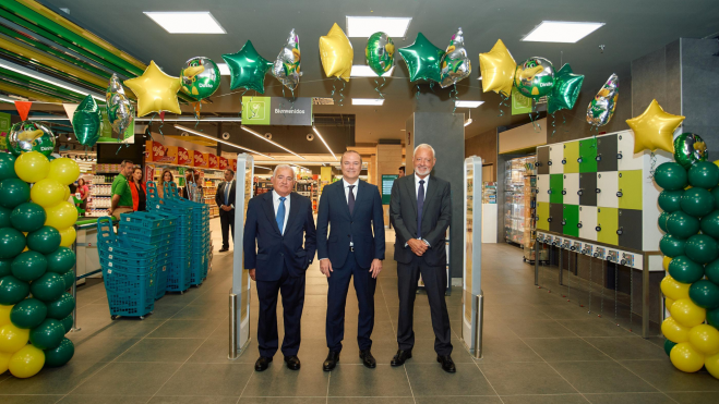 HiperDino destina 10 millones de euros a la reforma de su primera tienda.Cedida HiperDino destina 10 millones de euros a la reforma de su primera tienda.Cedida