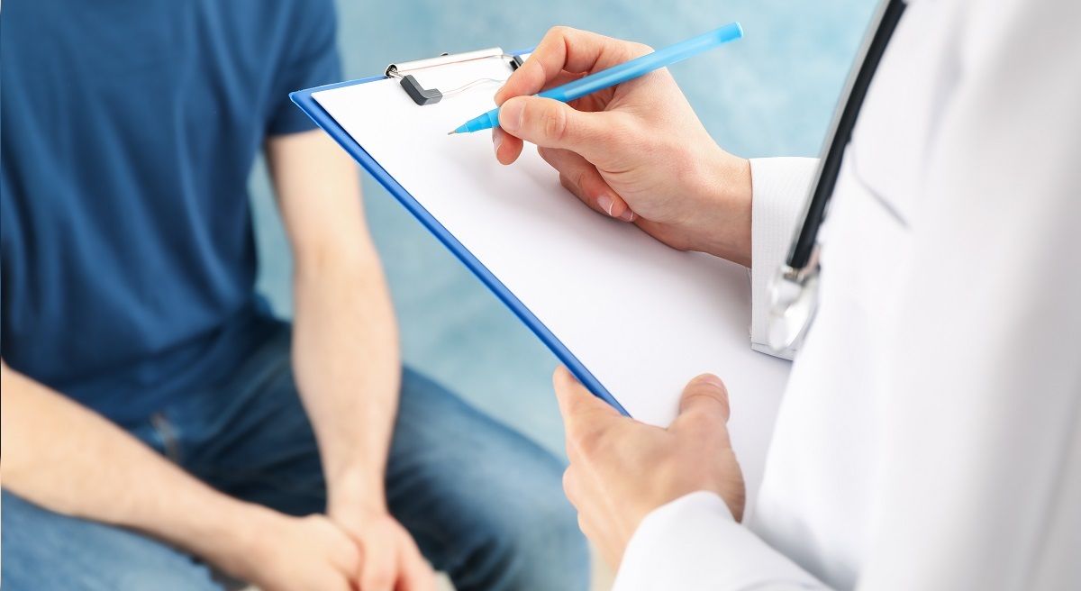 La visita al urólogo debe convertirse en una rutina para el hombre / QUIRÓNSALUD