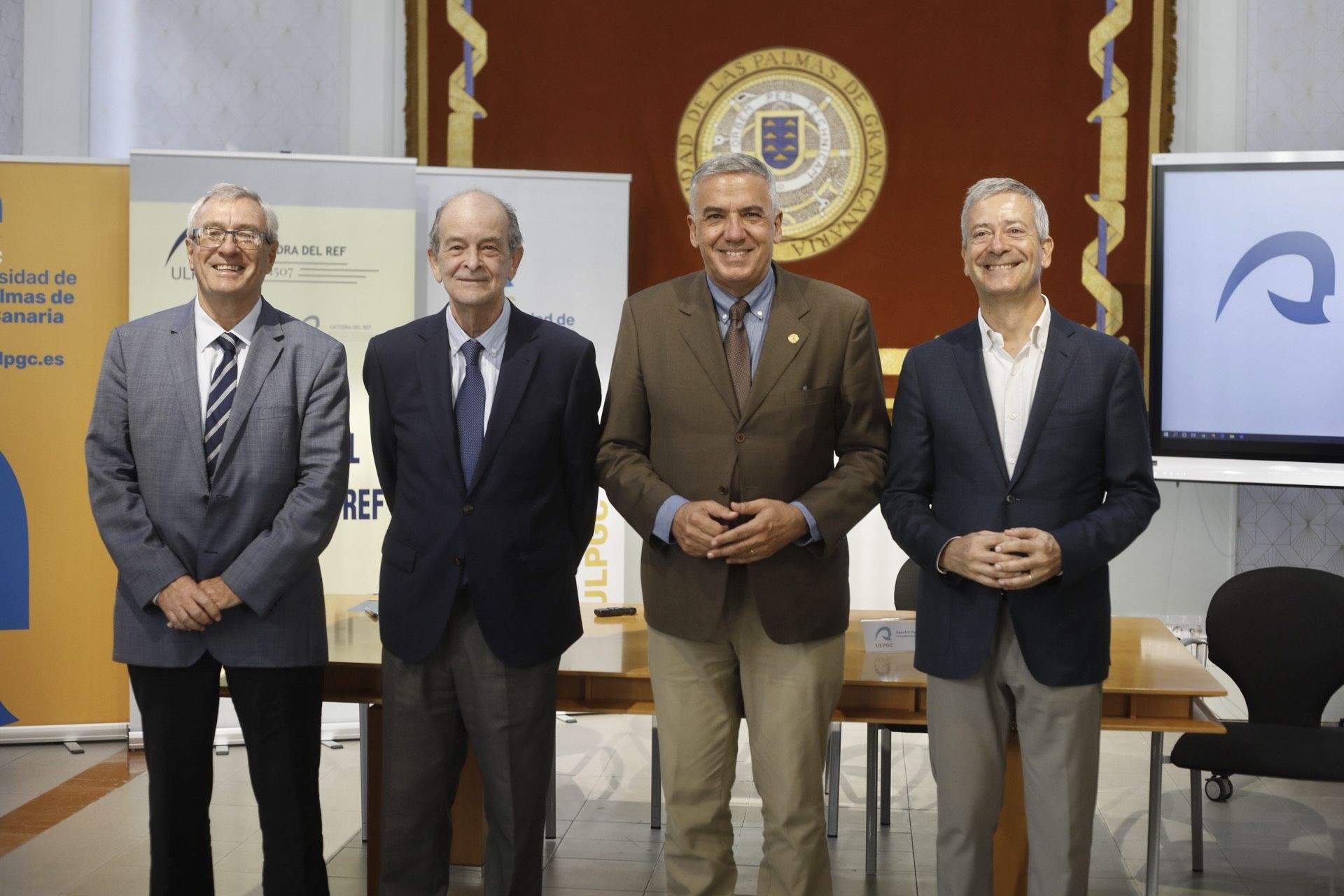 Salvador Miranda, Ángel Tristán, Lluís Serra y Agustín Manrique de Lara, tras firmar el convenio para la Cátedra del REF de la ULPGC. / ULPGC