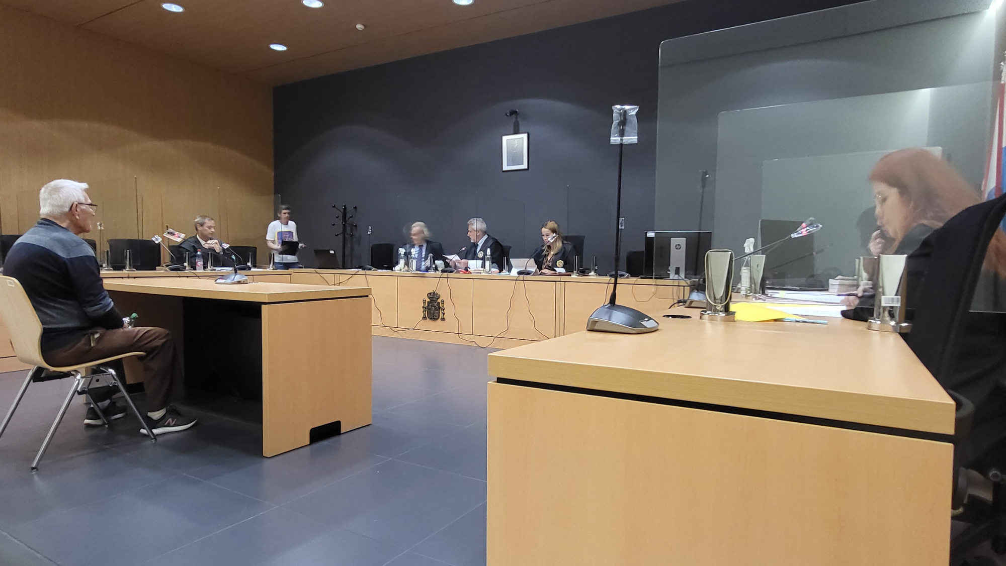 El acusado de una presunta estafa durante su declaración. / AH