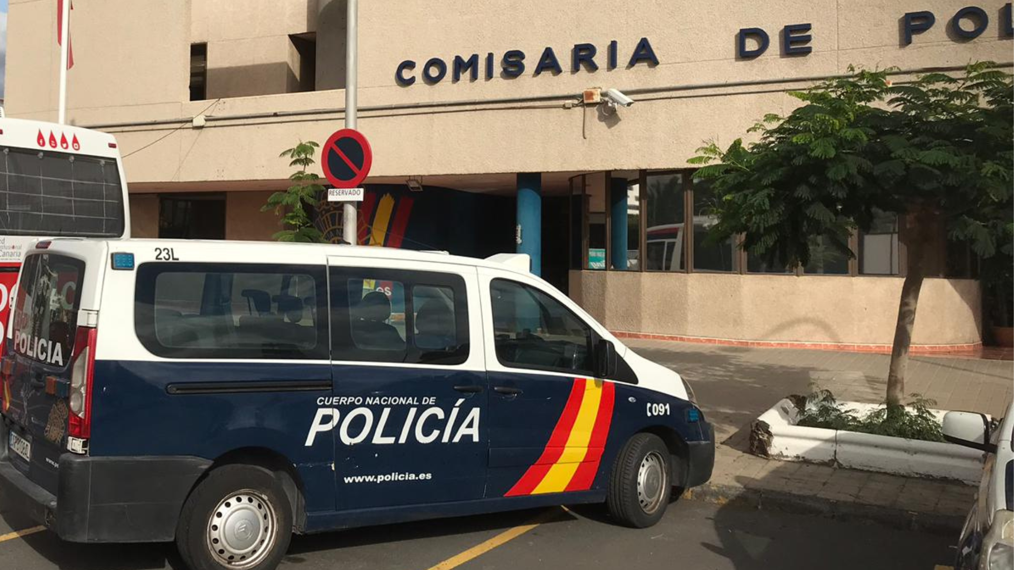 Un empleado de un bar, detenido por el homicidio de un turista en Maspalomas al aplicar el mataleón. En la imagen, la comisaría de Policía Nacional en Maspalomas. / AH / Policía Nacional