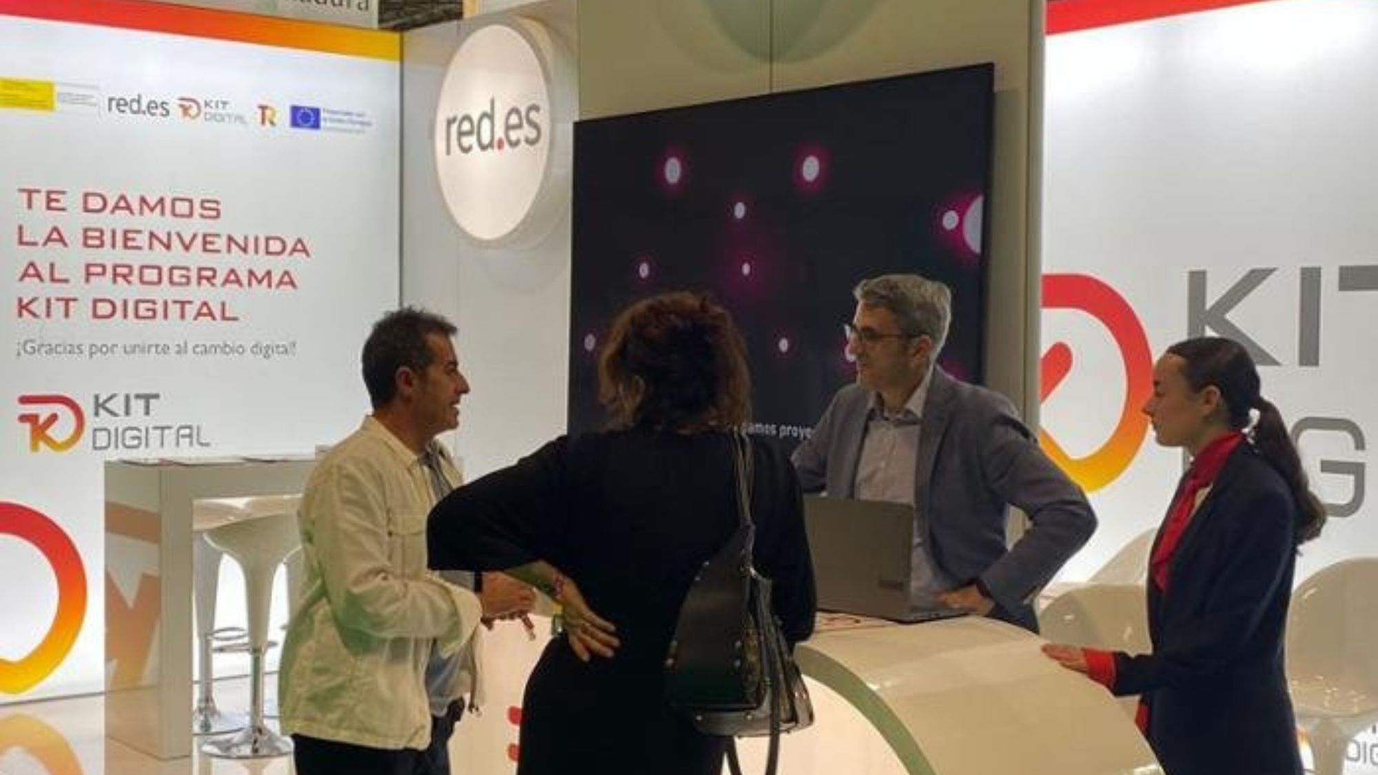 Stand del Kit Digital en la Feria Internacional del Autobús y Autocar. / @FeriaFIAA