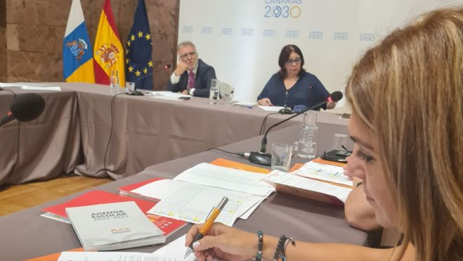 Reunión de los sindicatos de la docencia con el presidente del Gobierno de Canarias, Ángel Víctor Torres. / Cedida