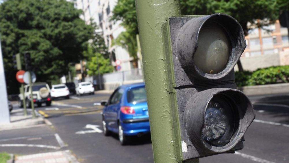 Semáforos afectados por un apagón en Santa Cruz./ Redes