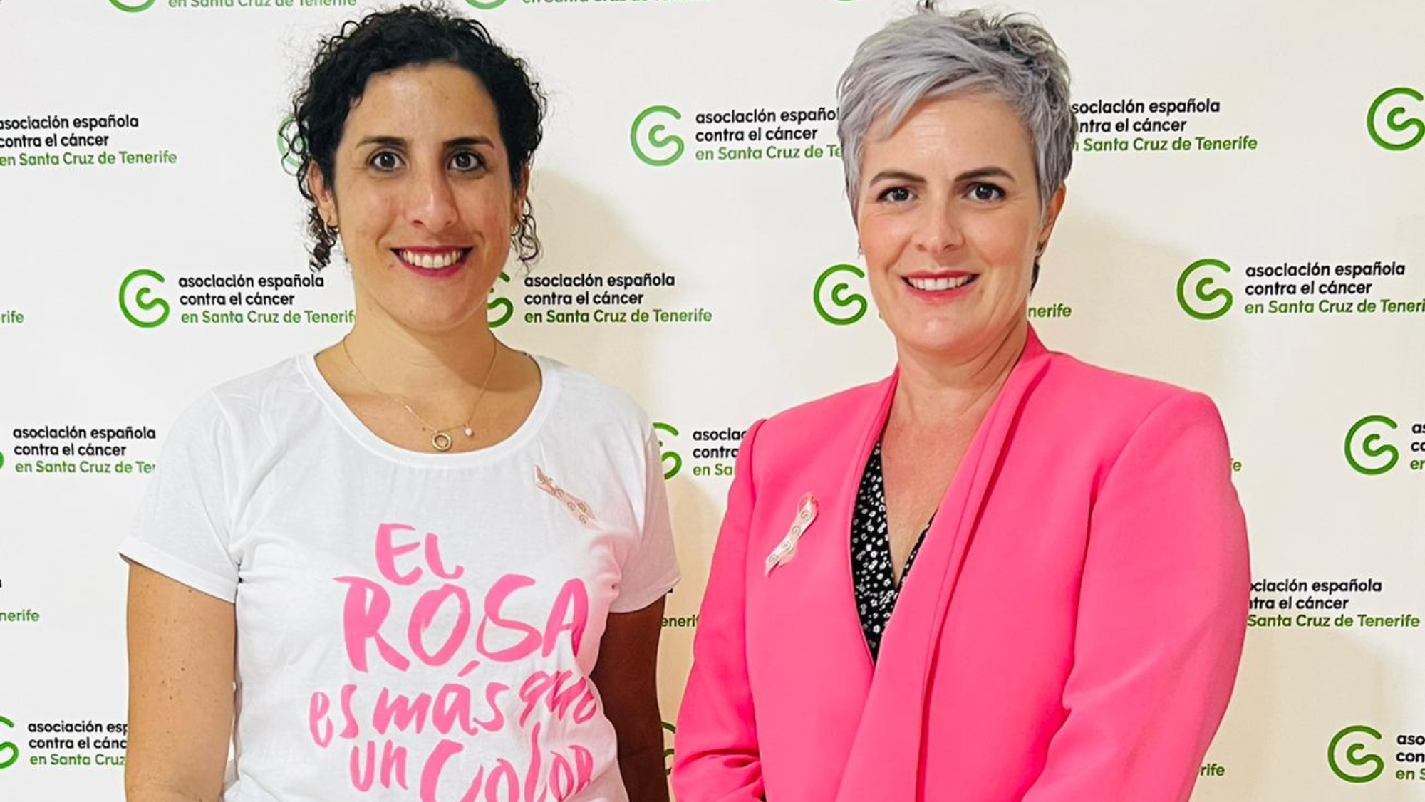 Ana Belén Prado, gerente de la Asociación Española Contra el Cáncer de la provincia de Santa Cruz de Tenerife y Virginia Ávila, directora de la Fundación DinoSol. /HiperDino