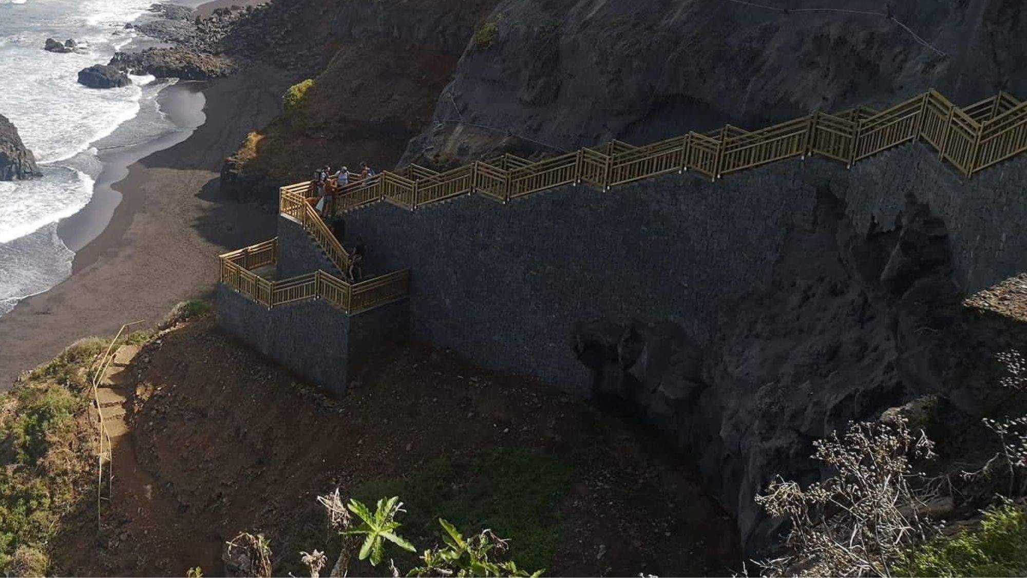 Nueva escalera de acceso a la playa de Los Patos, La Orotava. / Imagen de la red Nueva escalera de acceso a la playa de Los Patos, La Orotava. / Imagen de la red