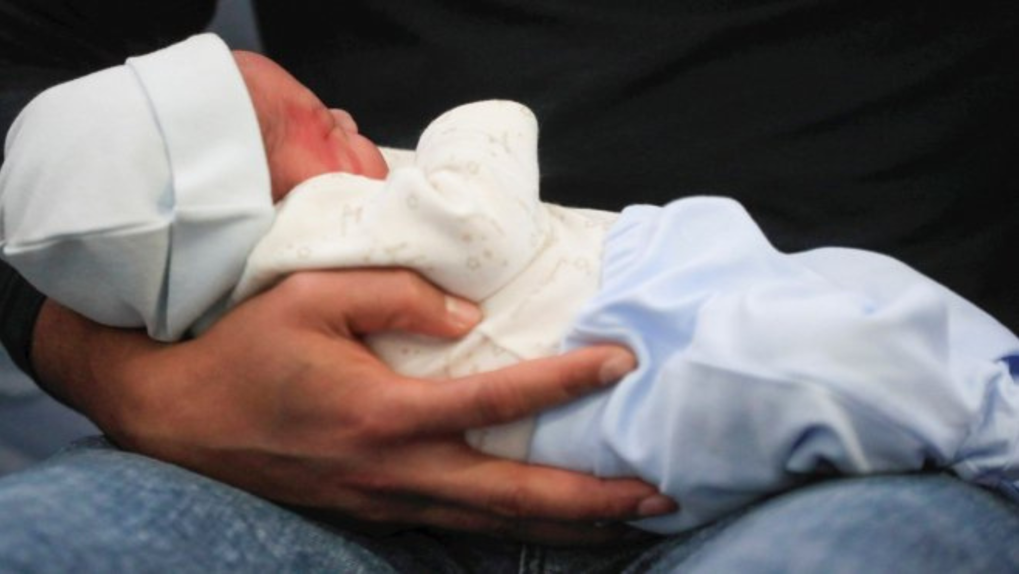 La natalidad en Canarias sigue disminuyendo. /Efe