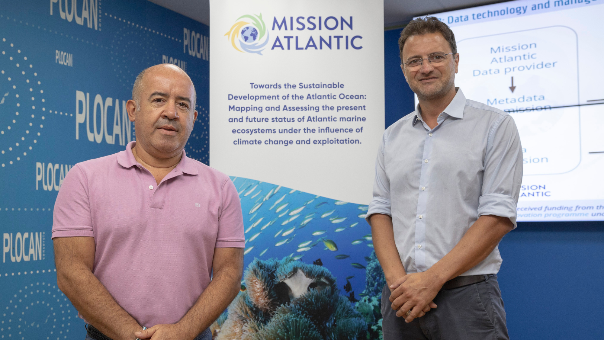 De izquierda a derecha: el responsable del área de vehículos autónomos marinos de la Plocan, Carlos Barrera y el coordinador de la asamblea general del proyecto Missión Atlantic de gestión de ecosistemas marinos, , Patrizio Mariani. / Cedida
