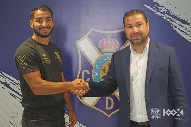 Por segunda vez este año, Mellot amplía su contrato y será blanquiazul hasta junio de 2025./ CD Tenerife.