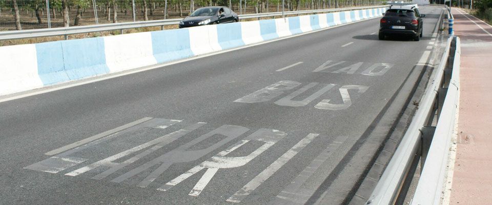 Un carril Bus-VAO en España./ Aupatrans