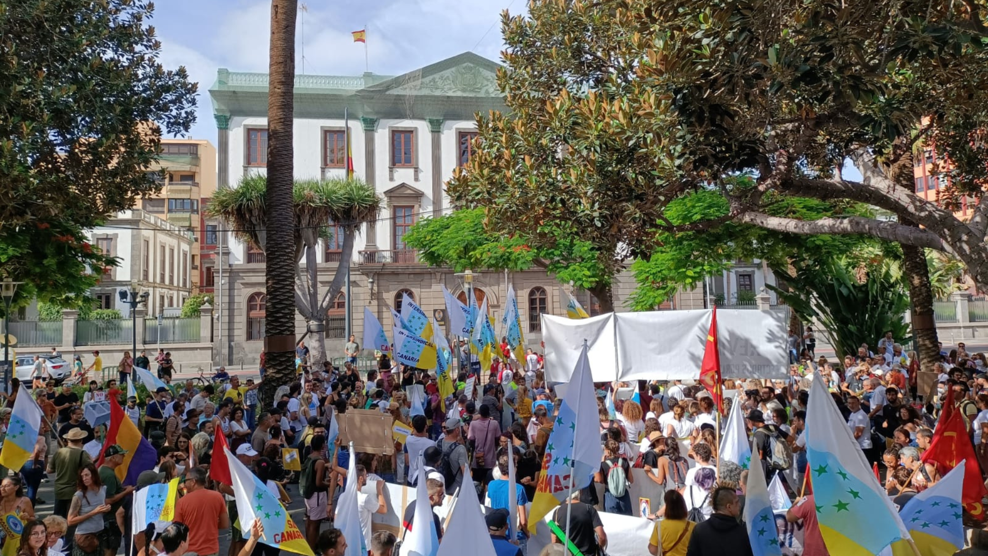 Manifestantes en el Parque de San Telmo. / Atlántico Hoy