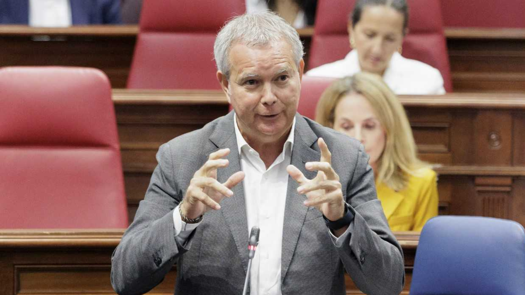 Imagen del Consejero de Obras Públicas, Transportes y Vivienda, Sebastián Franquis en el Parlamento de Canarias. / Gobierno de Canarias