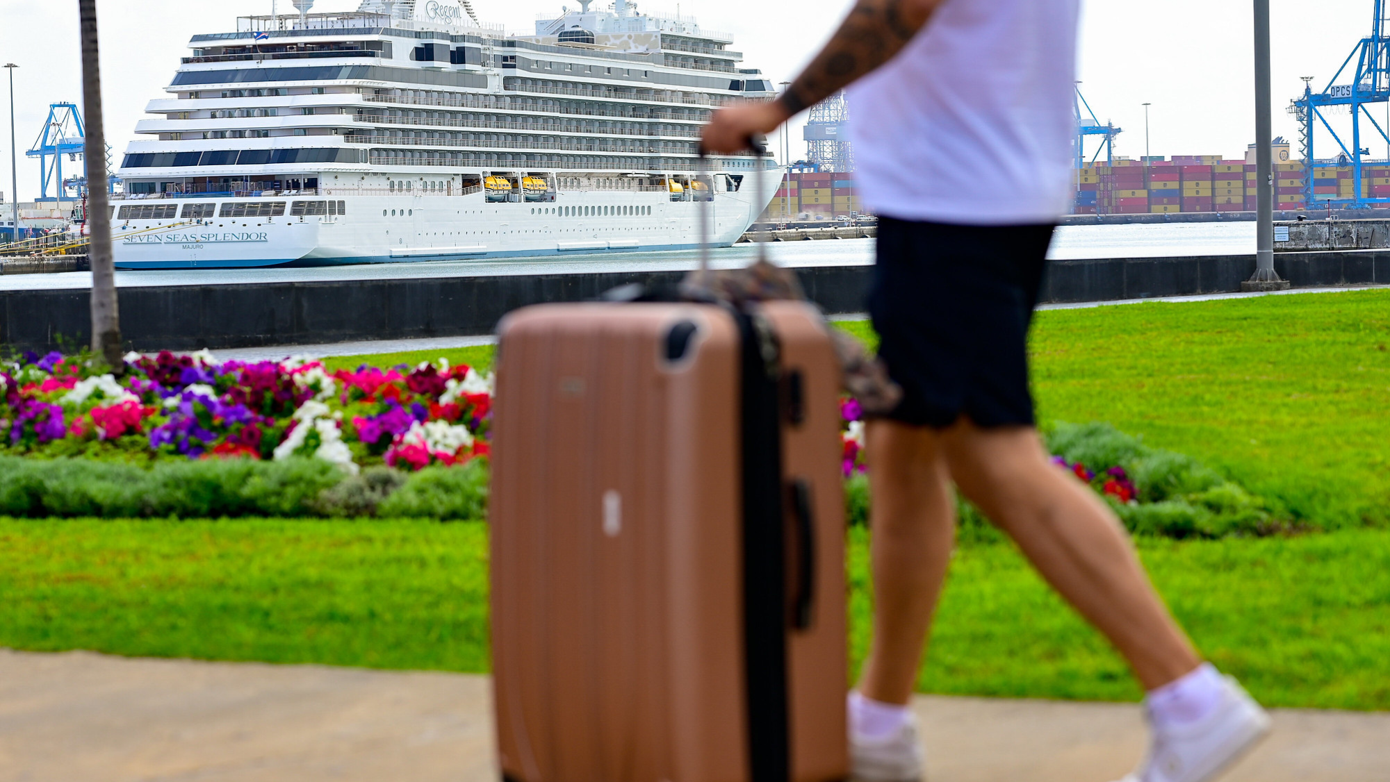 Imagen de una persona embarcando en un crucero. / LPAVisit 