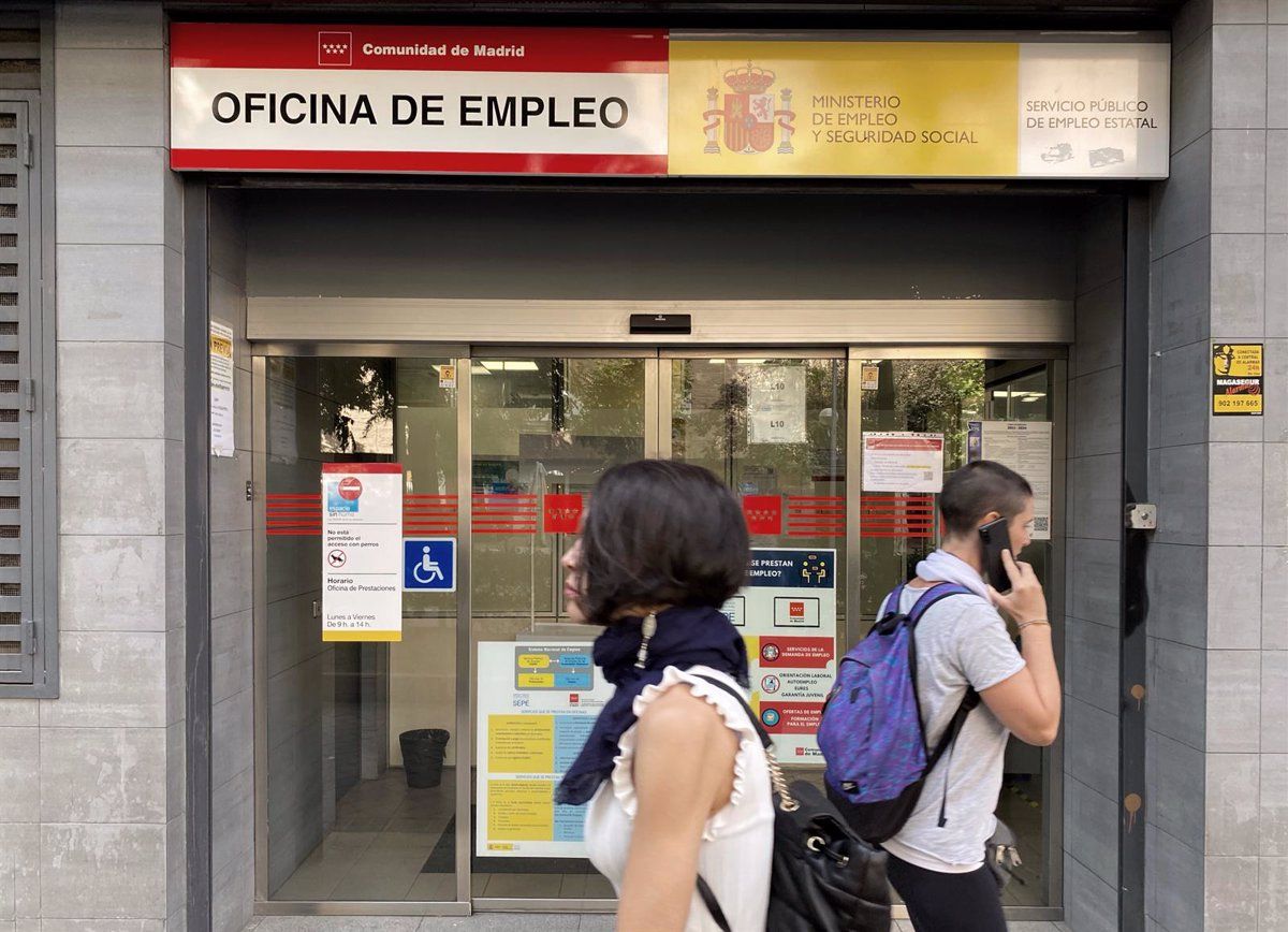 Imagen de una oficina de empleo en Canarias. / Archivo