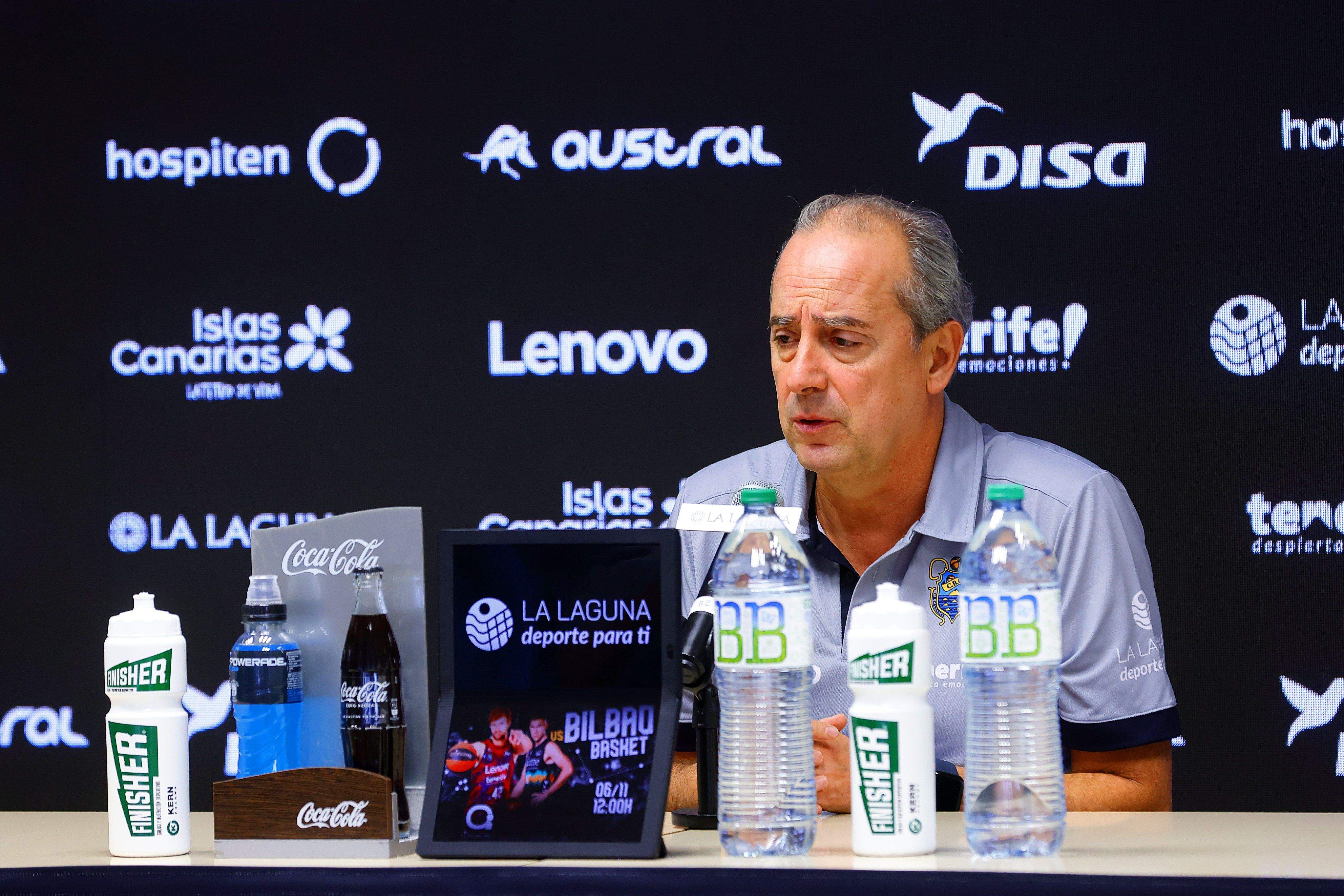 El entrenador del CB Canarias, Txus Vidorreta, en la rueda de prensa previa al encuentro./ Twitter CBC.