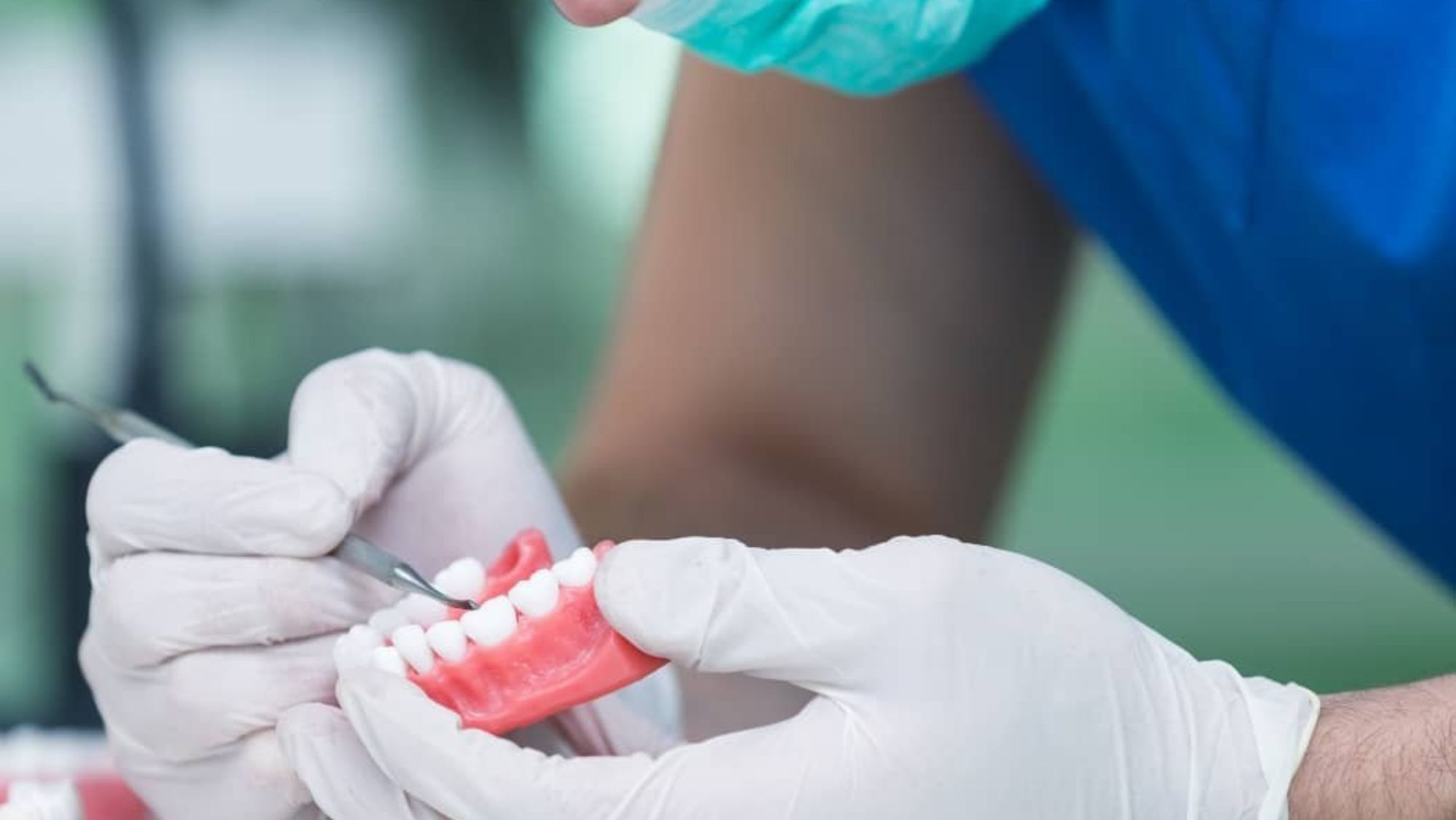 Un protésico dental. / Imagen de la red