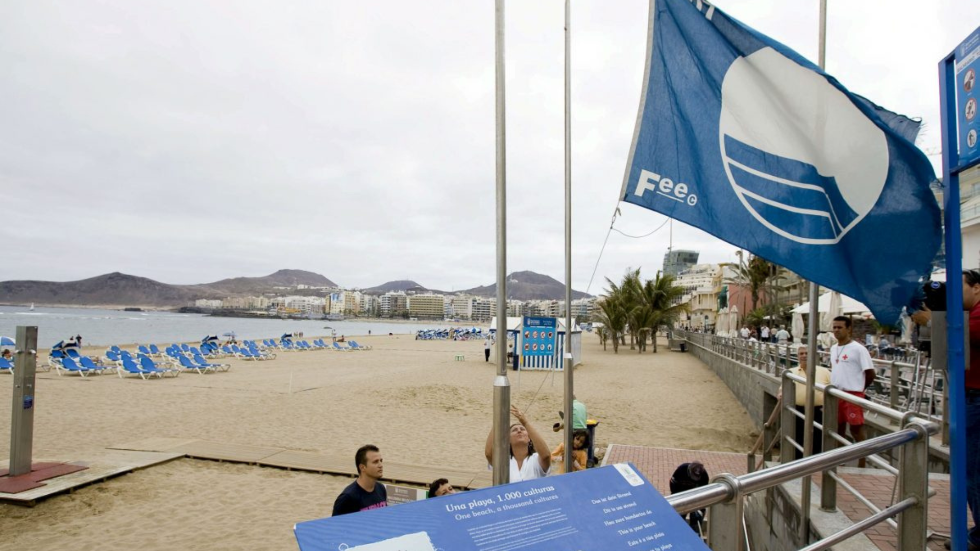 Canarias cuenta con 54 galardones Bandera Azul en sus playas. /Efe