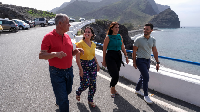 David Godoy (1º der.) en la reciente visita de la consejera de Turismo, Yaiza Castilla (2ª izq.) a La Aldea. En la imagen también están el alcalde, Tomás Pérez, y la teniente de alcalde, Naira Navarro./ Consejería de Turismo David Godoy (1º der.) en la reciente visita de la consejera de Turismo, Yaiza Castilla (2ª izq.) a La Aldea. En la imagen también están el alcalde, Tomás Pérez, y la teniente de alcalde, Naira Navarro./ Consejería de Turismo