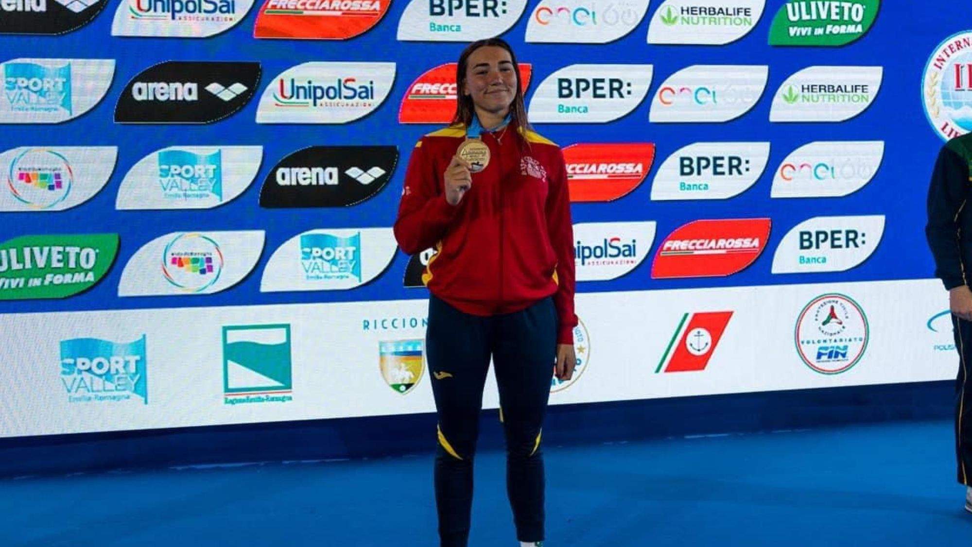 María Rodríguez Rodríguez de la Sierra con la medalla de oro como campeona del mundo junior de Salvamento y Socorrismo. / AH