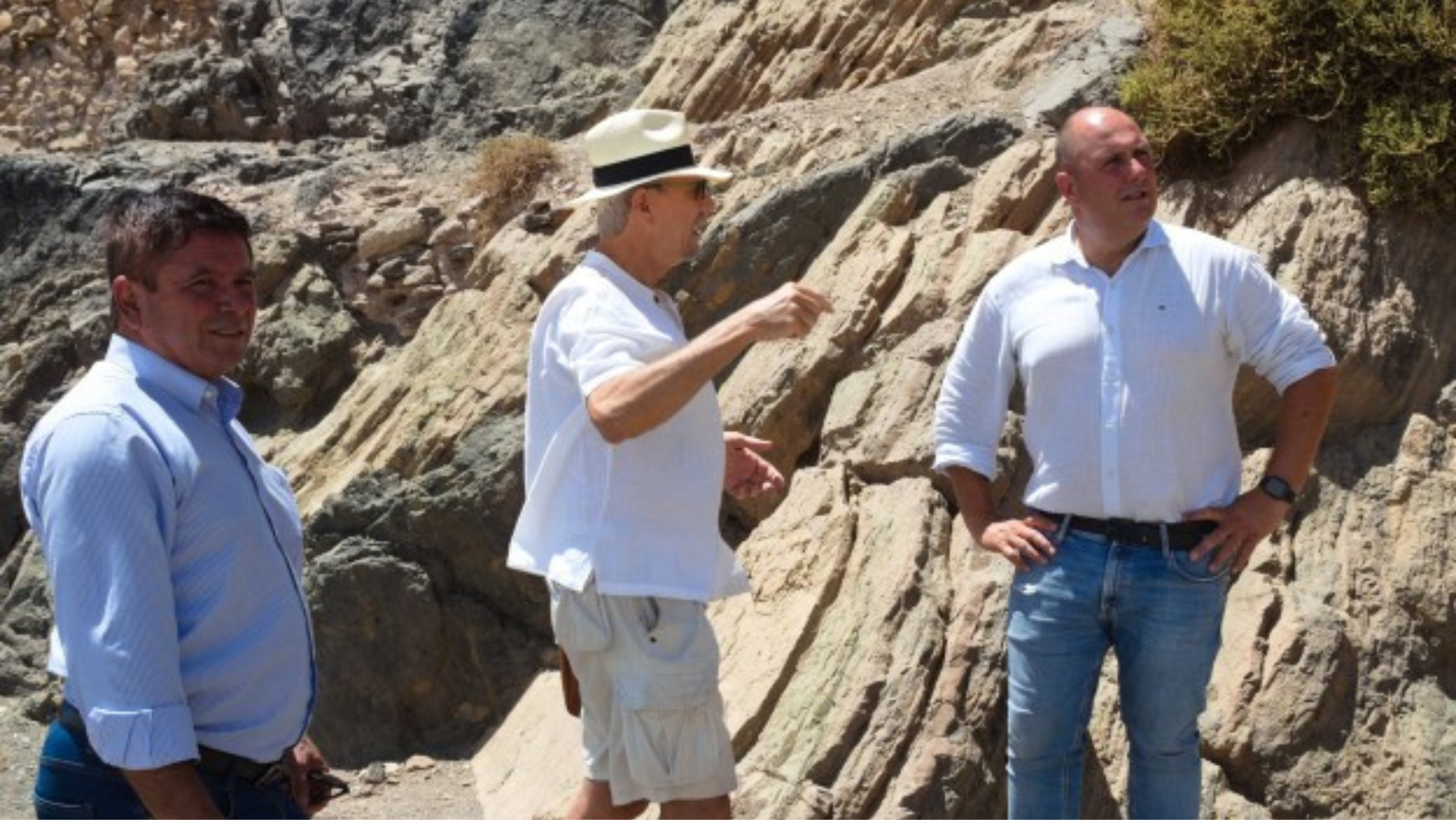 Imagen del presidente del Cabildo de Fuerteventura visitando la finca de Ajuy. / Cabildo de Fuerteventura