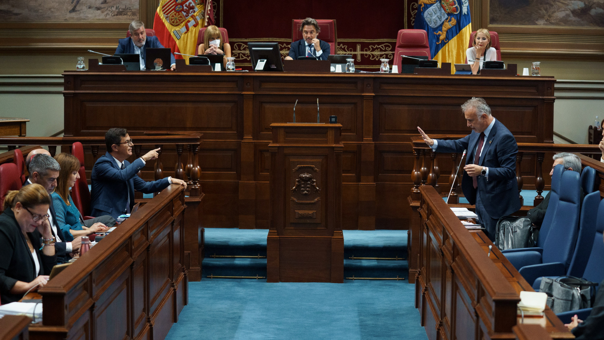 Pleno del Parlamento de Canarias. / EFE
