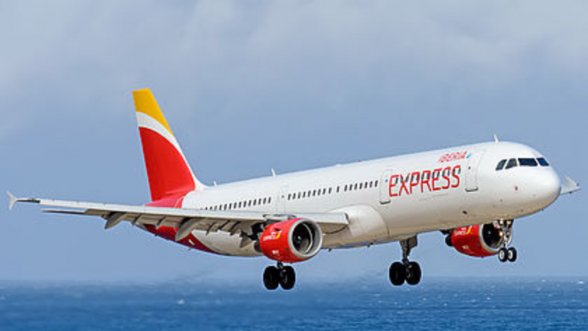 El avión de Iberia Express con matrícula EC-JDR que ha sufrido el incidente de navegación. / Planespotter