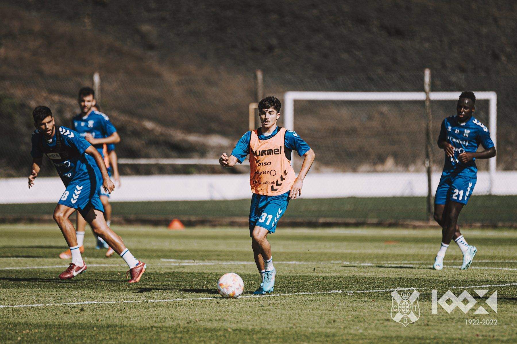 Alberto Martín 'Teto', durante un entrenamiento del CD Tenerife previo al partido ante el Lealtad donde esperan encadenar una buena dinámica./ CDT.