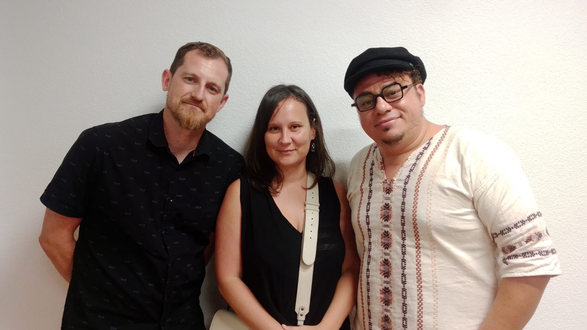 David Guijosa (izq.), Acerina Cruz (centro) y Samir Delgado, poetas que han escrito sobre turismo. / Cedida