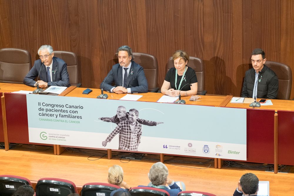 Fernando Fraile, Gustavo Matos, Rosa Aguilar y Nauzet Gugliotta durante el II Congreso Canario de Pacientes con Cáncer y Familiares. / AH