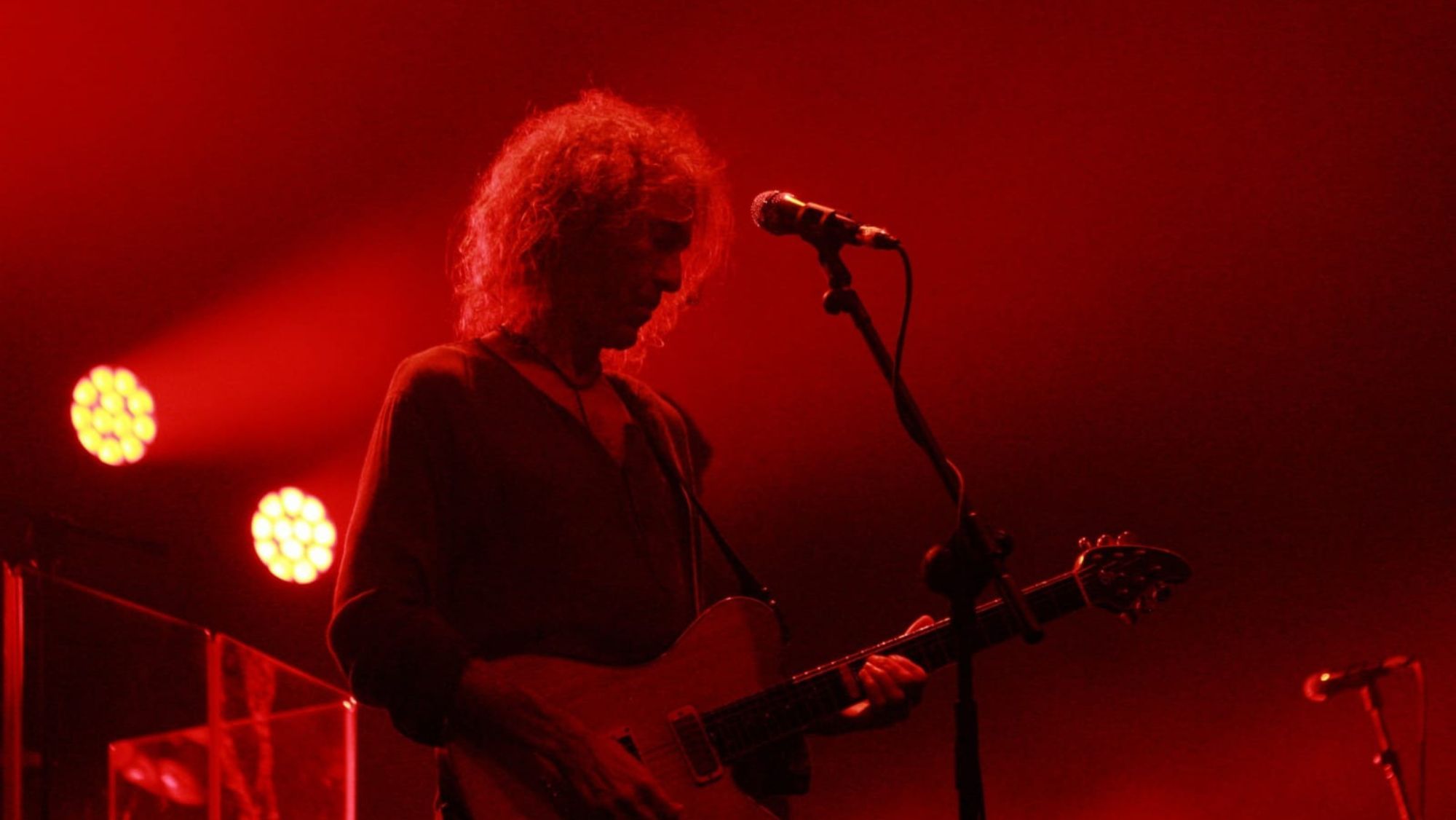 Robe Iniesta en su concierto en el pabellón Santiago Martín, La Laguna / Foto: Álvaro Oliver / AH