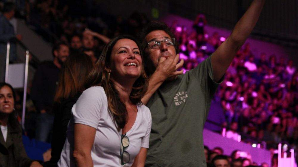 Ana y David, dos seguidores del ex de Extremoduro Robe Iniesta, en su concierto en Tenerife./ ÁLVARO OLIVER - AH Ana y David, dos seguidores del ex de Extremoduro Robe Iniesta, en su concierto en Tenerife./ ÁLVARO OLIVER - AH