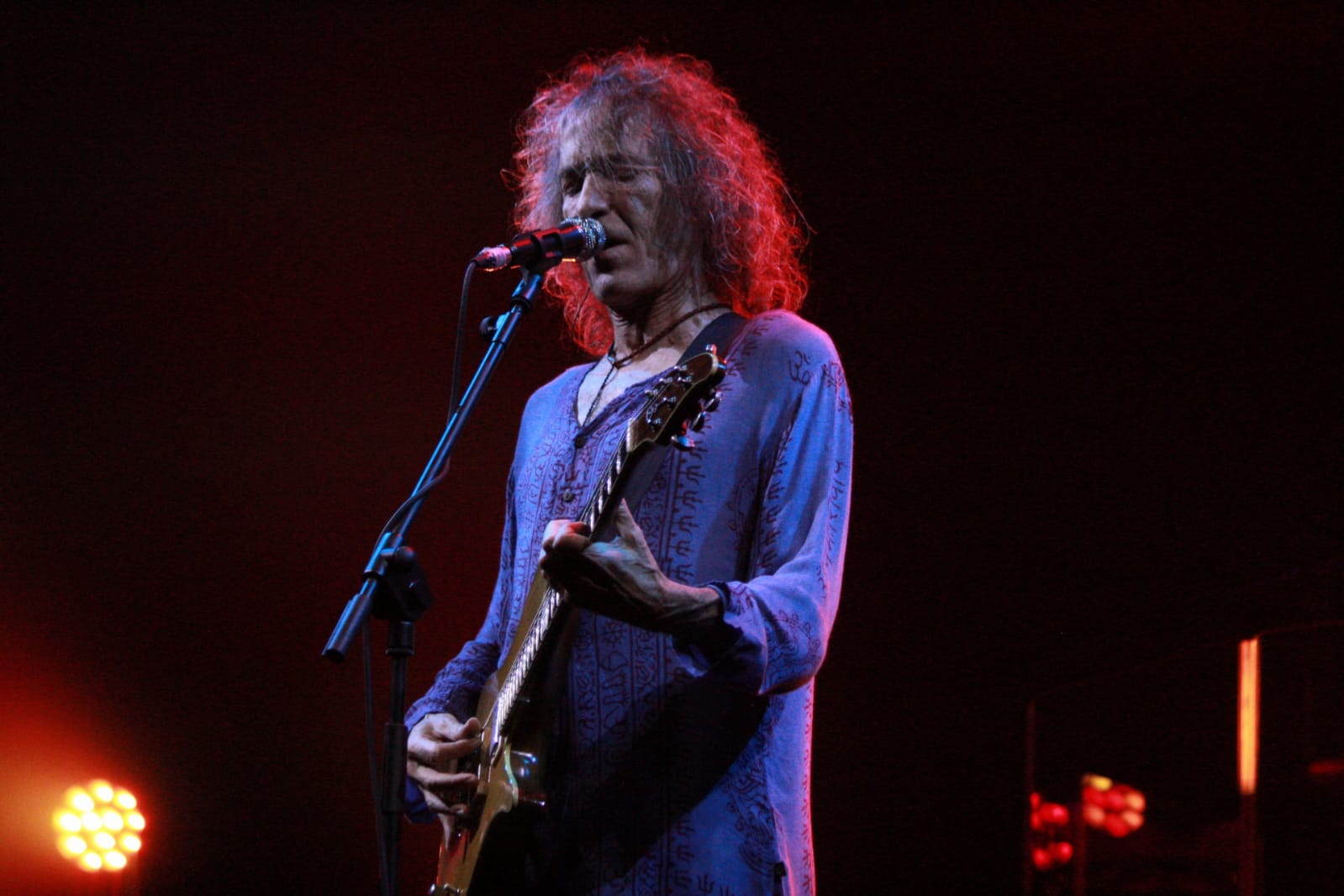 Robe Iniesta, fundador de Extremoduro, en su concierto en Tenerife./ ÁLVARO OLIVER - AH Robe Iniesta, fundador de Extremoduro, en su concierto en Tenerife./ ÁLVARO OLIVER - AH