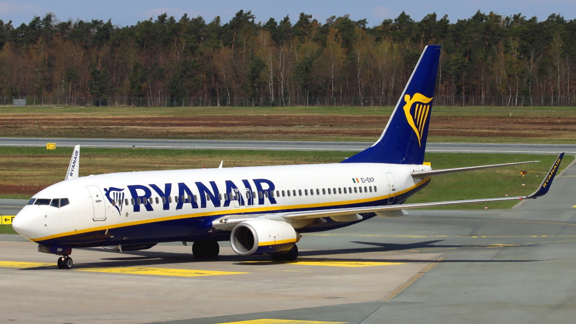 Imagen de archivo del avión de Ryanair con matrícula EI-EKP que ha sufrido la pelea a bordo este lunes./ Jetphotos