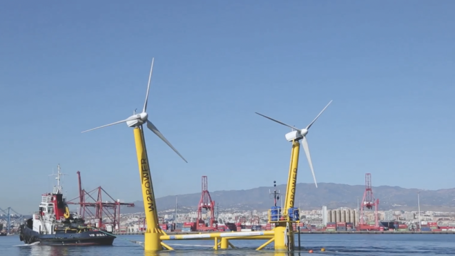 El prototipo W2Power, remocaldo desde el Puerto de La Luz.