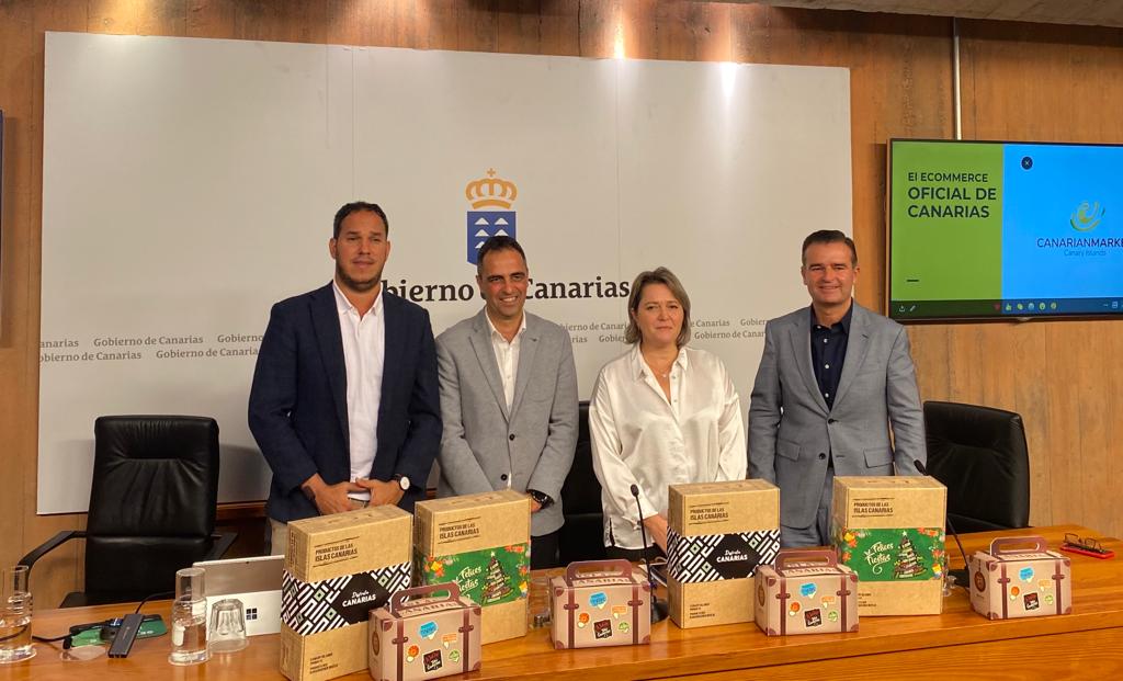 De izquierda a derecha, Luis Alcalá, Javier Camacho, Alicia Vanoostende y Pablo Zurita. Presentación de Canarian Market / Alba Marichal (AH)