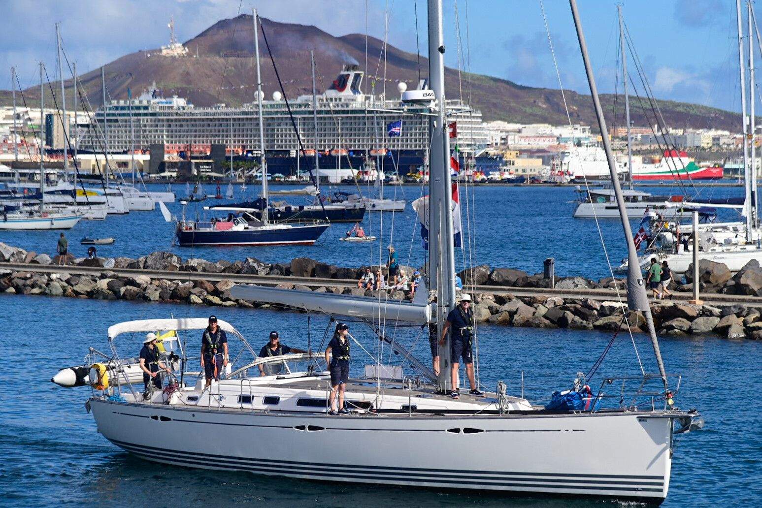 ARC Plus y el 'Mein Schiff 4'. / Tony Hernández 
