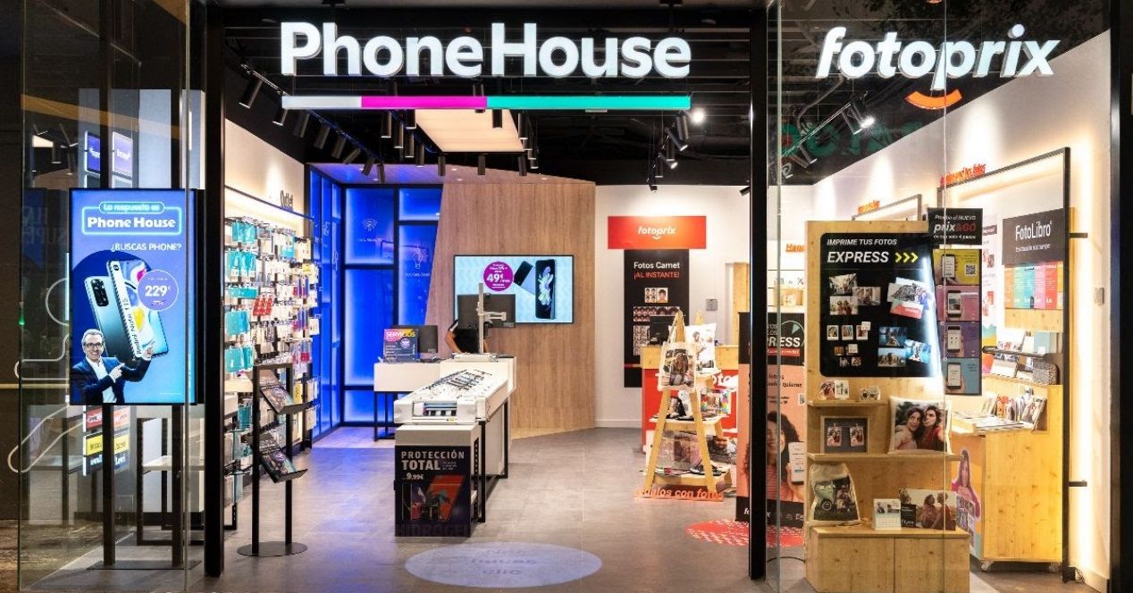 Tienda de Phone House con los servicios incorporados de Fotoprix./