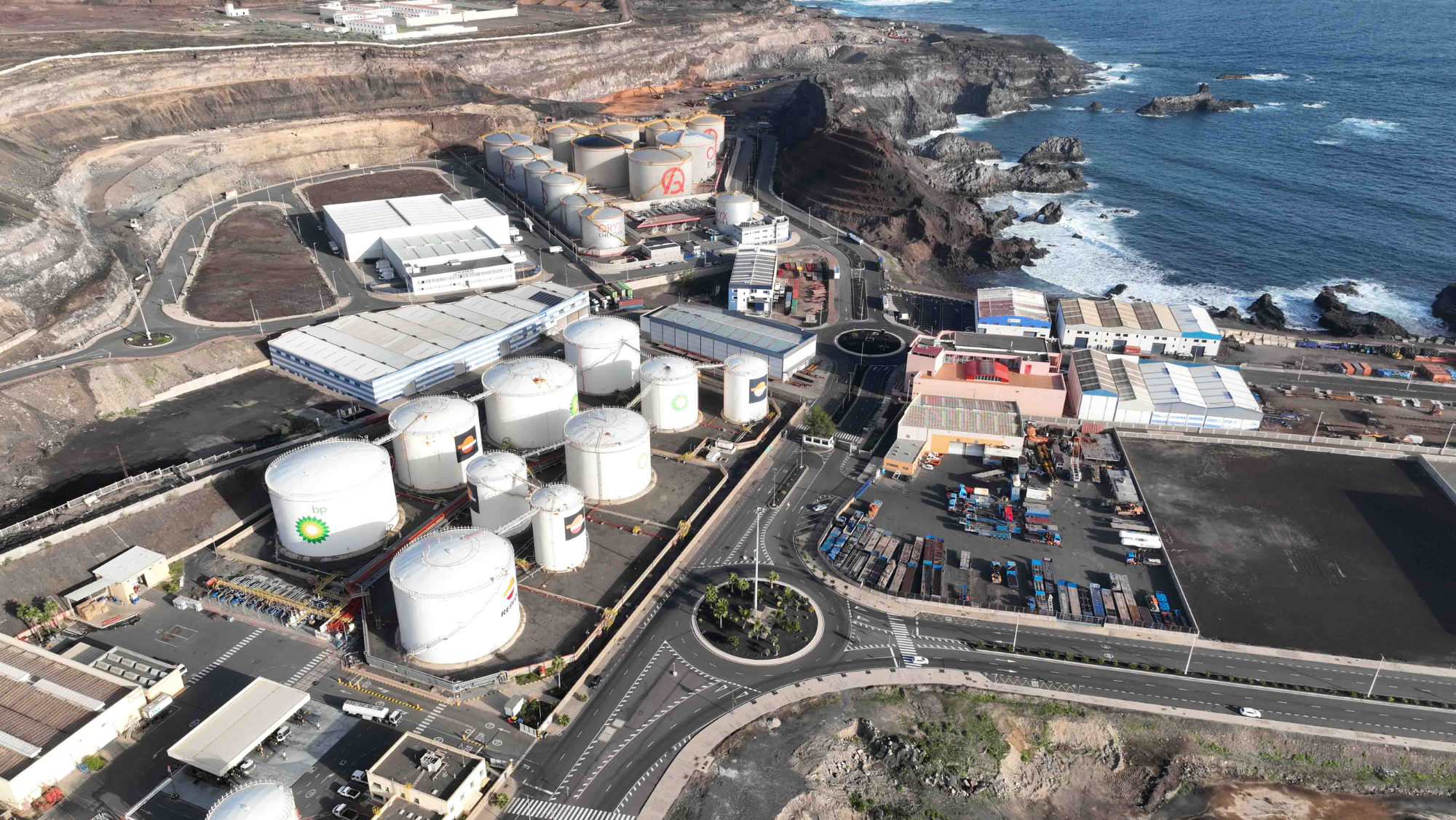 Imagen aérea tancaje de combustible. /Autoridad Portuaria de Las Palmas